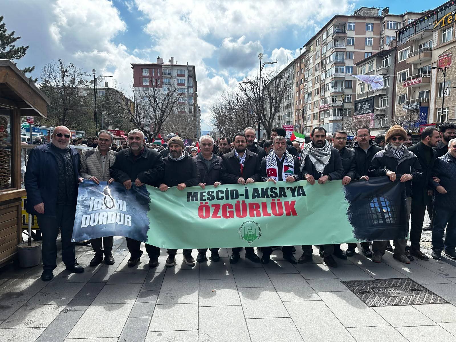 Sivas'ta düzenlenen Filistin'e destek yürüyüşü